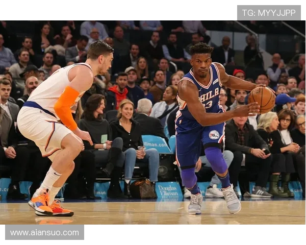 尼克斯与篮网激烈对决 双方全力争夺纽约篮球荣耀